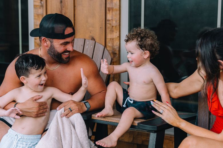 5 Ways Staying in a Cabin Brings Families Closer Together